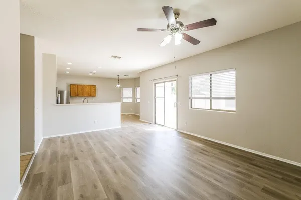 $2,395 | 2205 North 91st Glen, Phoenix, AZ 85037