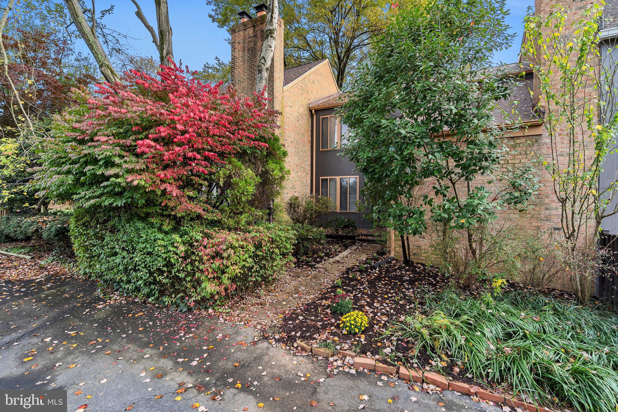 10803 Hunt Club Road Reston, VA 20190 - Photo 2 of 33