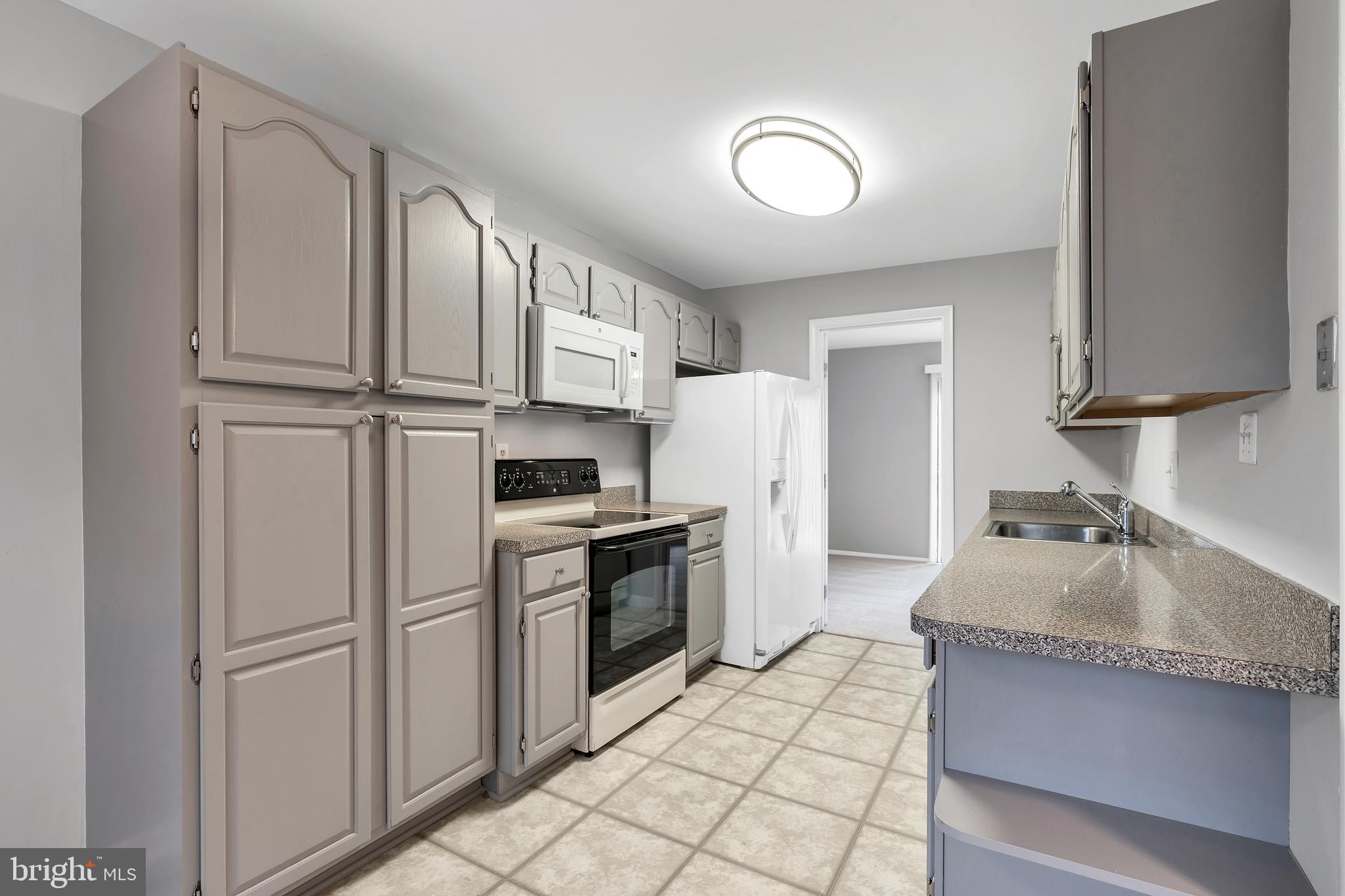 10803 Hunt Club Road Reston, VA 20190 - Photo 15 of 33