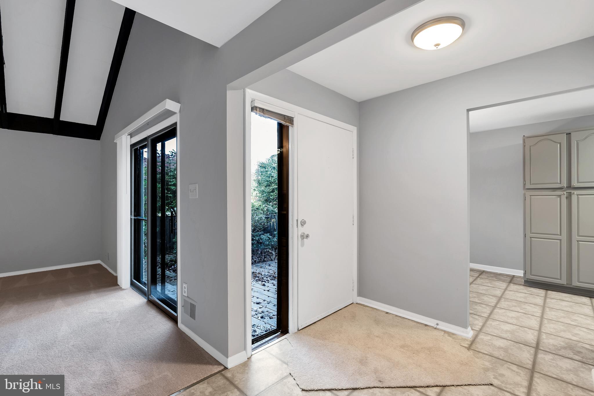 10803 Hunt Club Road Reston, VA 20190 - Photo 9 of 33