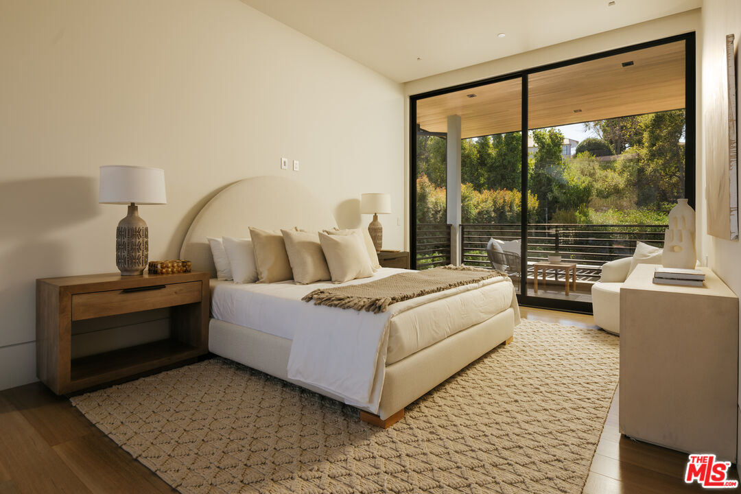 219 Homewood Road Los Angeles, CA 90049 - Photo 21 of 40 a bedroom with a bed and a large window
