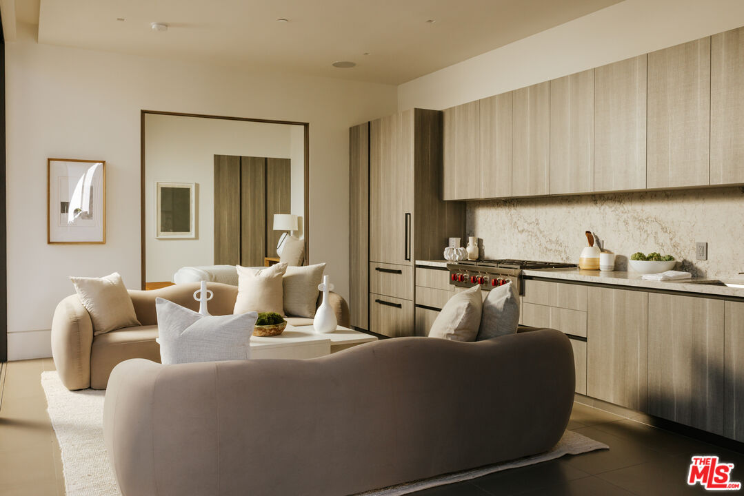 219 Homewood Road Los Angeles, CA 90049 - Photo 28 of 40 a living room with furniture