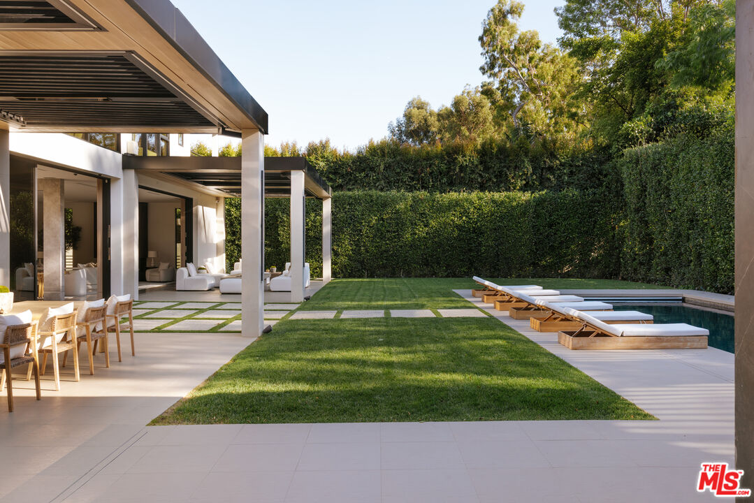 219 Homewood Road Los Angeles, CA 90049 - Photo 30 of 40 a view of swimming pool