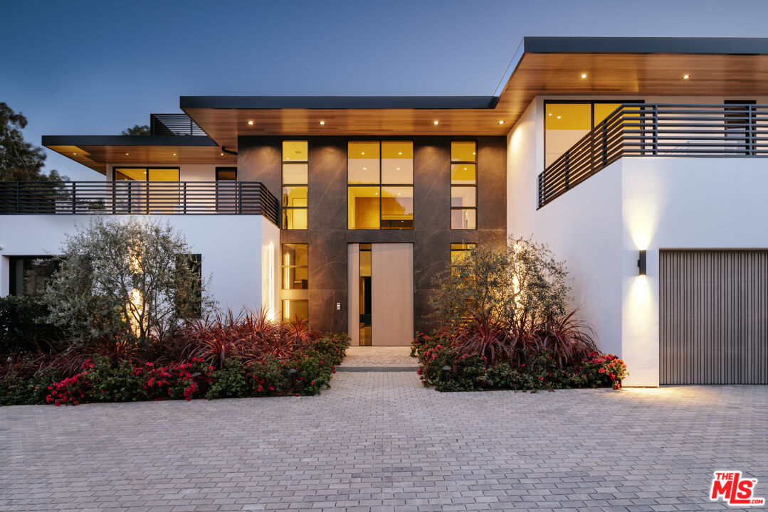 219 Homewood Road Los Angeles, CA 90049 - Photo 40 of 40 a front view of house with an outdoor space