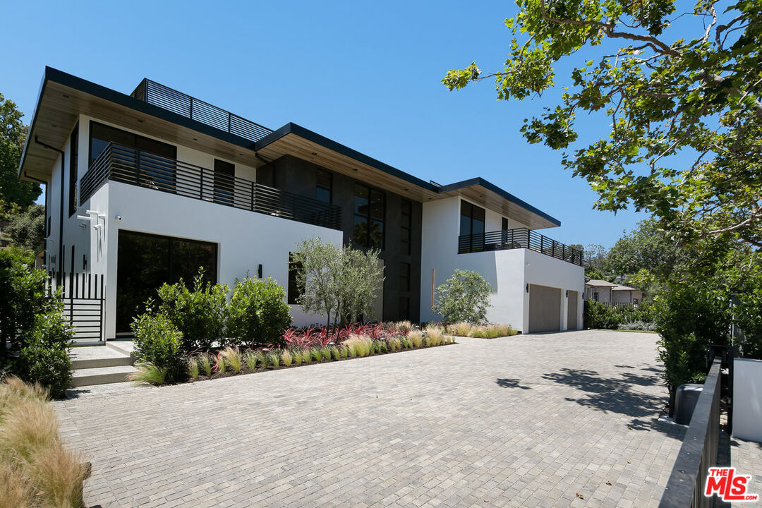 219 Homewood Road Los Angeles, CA 90049 - Photo 4 of 40 a view of a house with a yard