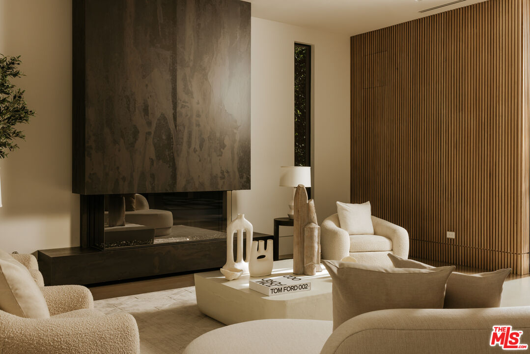 219 Homewood Road Los Angeles, CA 90049 - Photo 6 of 40 a living room with furniture and a lamp