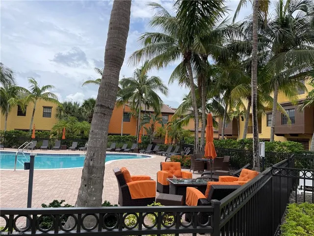 a view of a backyard with palm trees