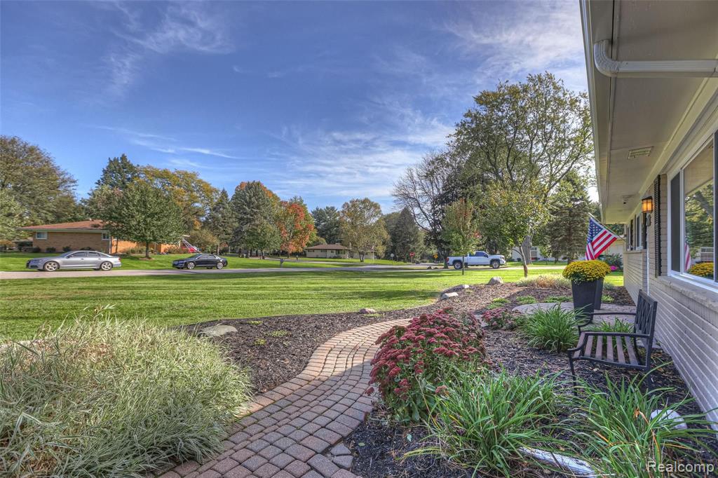 386 Wimpole Drive Rochester Hills, MI 48309 - Photo 2 of 21