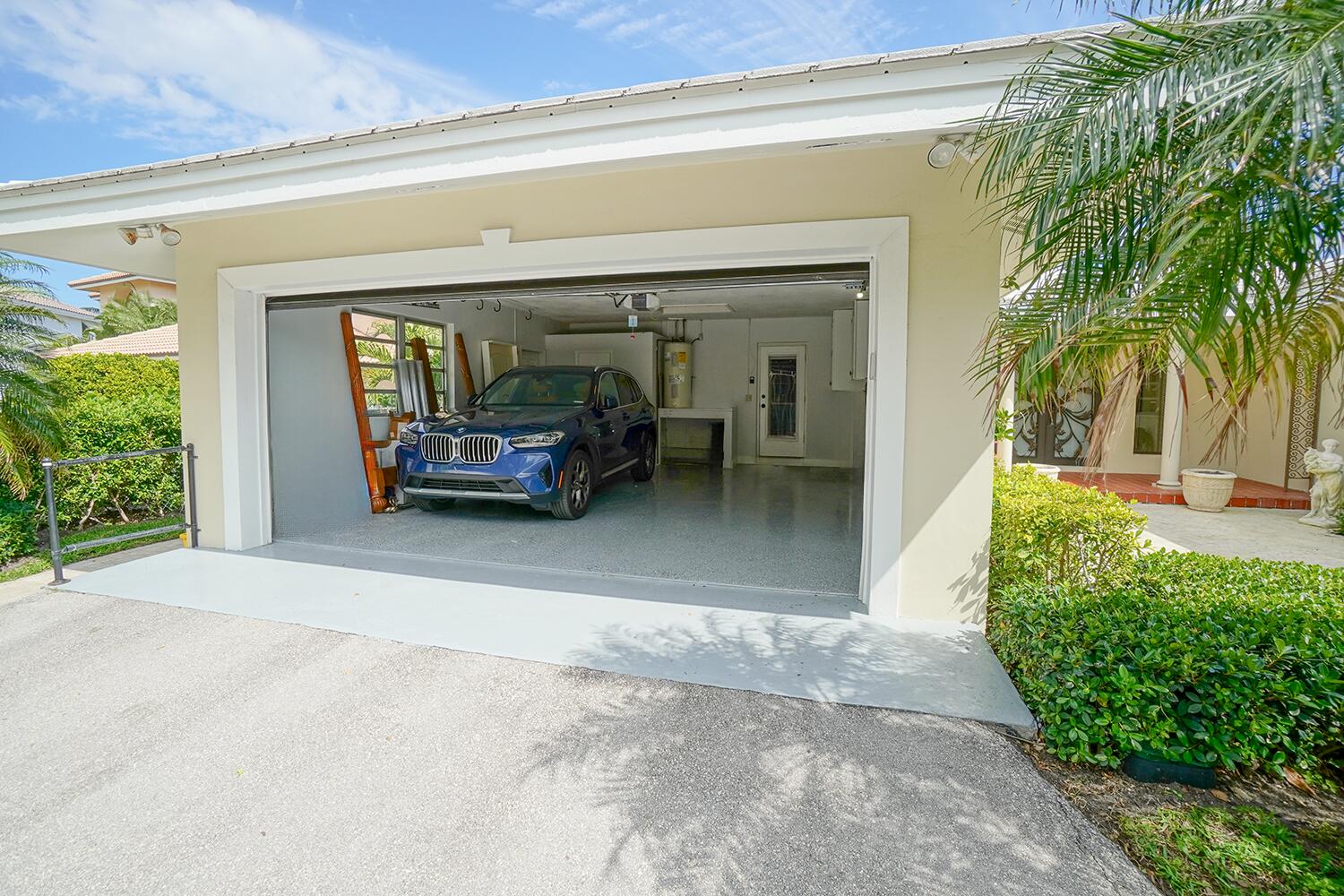 655 Castilla Lane Boynton Beach, FL 33435 - Photo 20 of 23 a living room with furniture and a potted plant