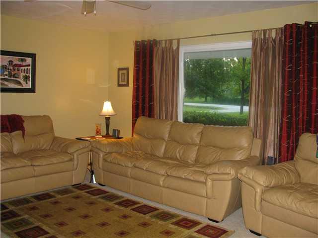 6353 Hickory Road Indianapolis, IN 46259 - Photo 2 of 10 Gallery Image 2
