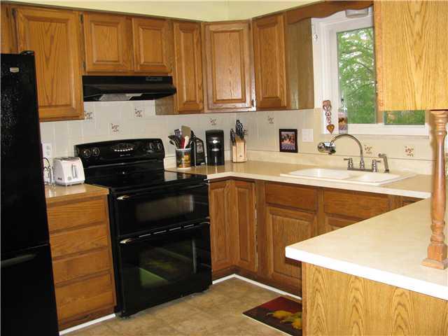 6353 Hickory Road Indianapolis, IN 46259 - Photo 5 of 10 Gallery Image 5