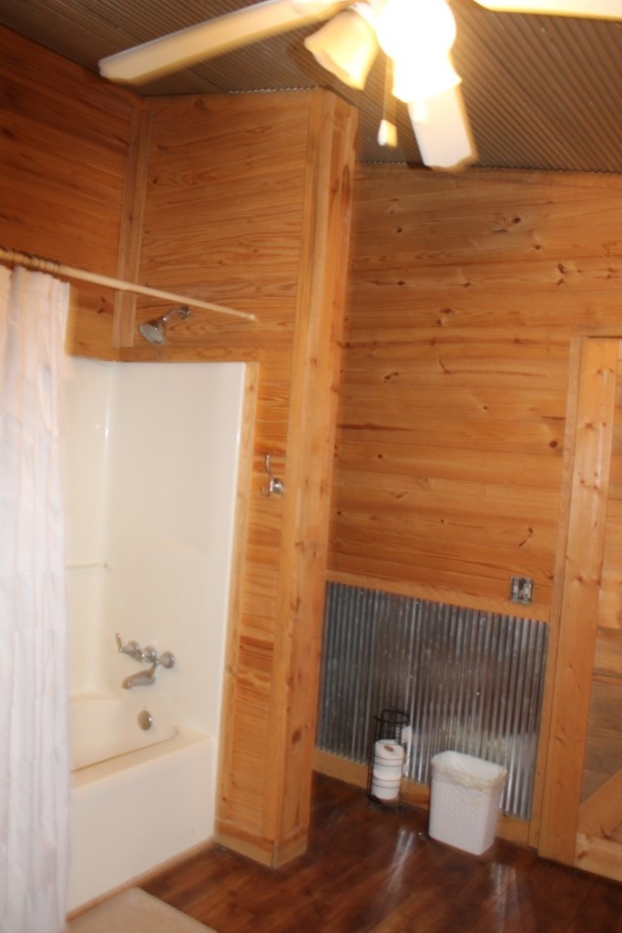 416 New Hope Road Marshall, AR 72650 - Photo 22 of 60 cabin utility/full bath