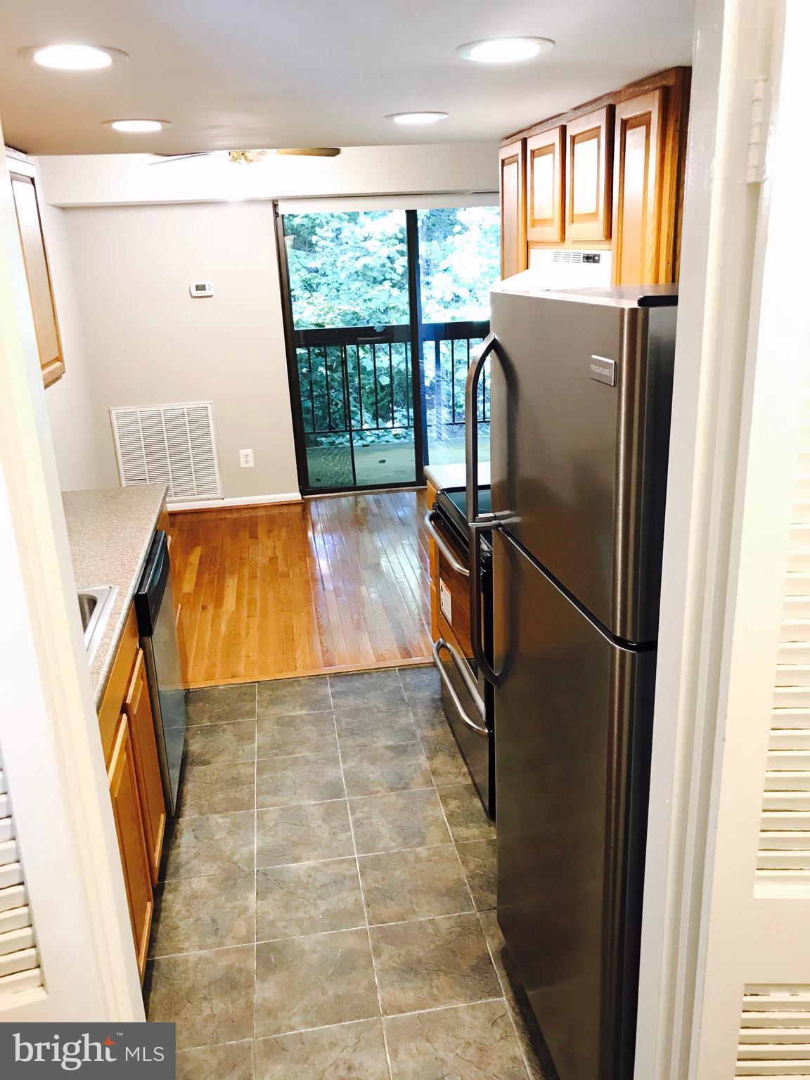 11654 Stoneview Square, Unit 22C Reston, VA 20191 - Photo 3 of 30 Kitchen..