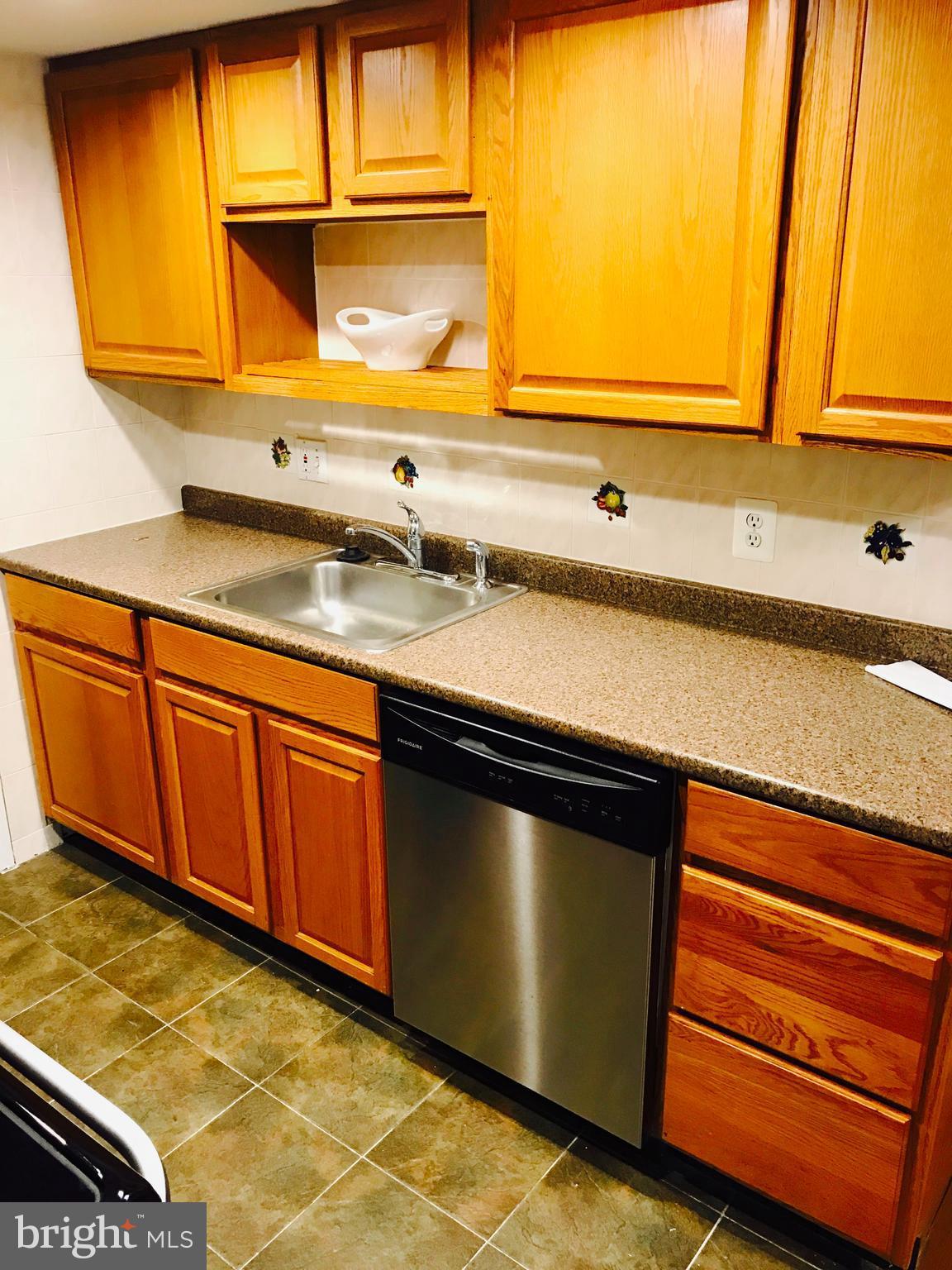 11654 Stoneview Square, Unit 22C Reston, VA 20191 - Photo 5 of 30 Kitchen.