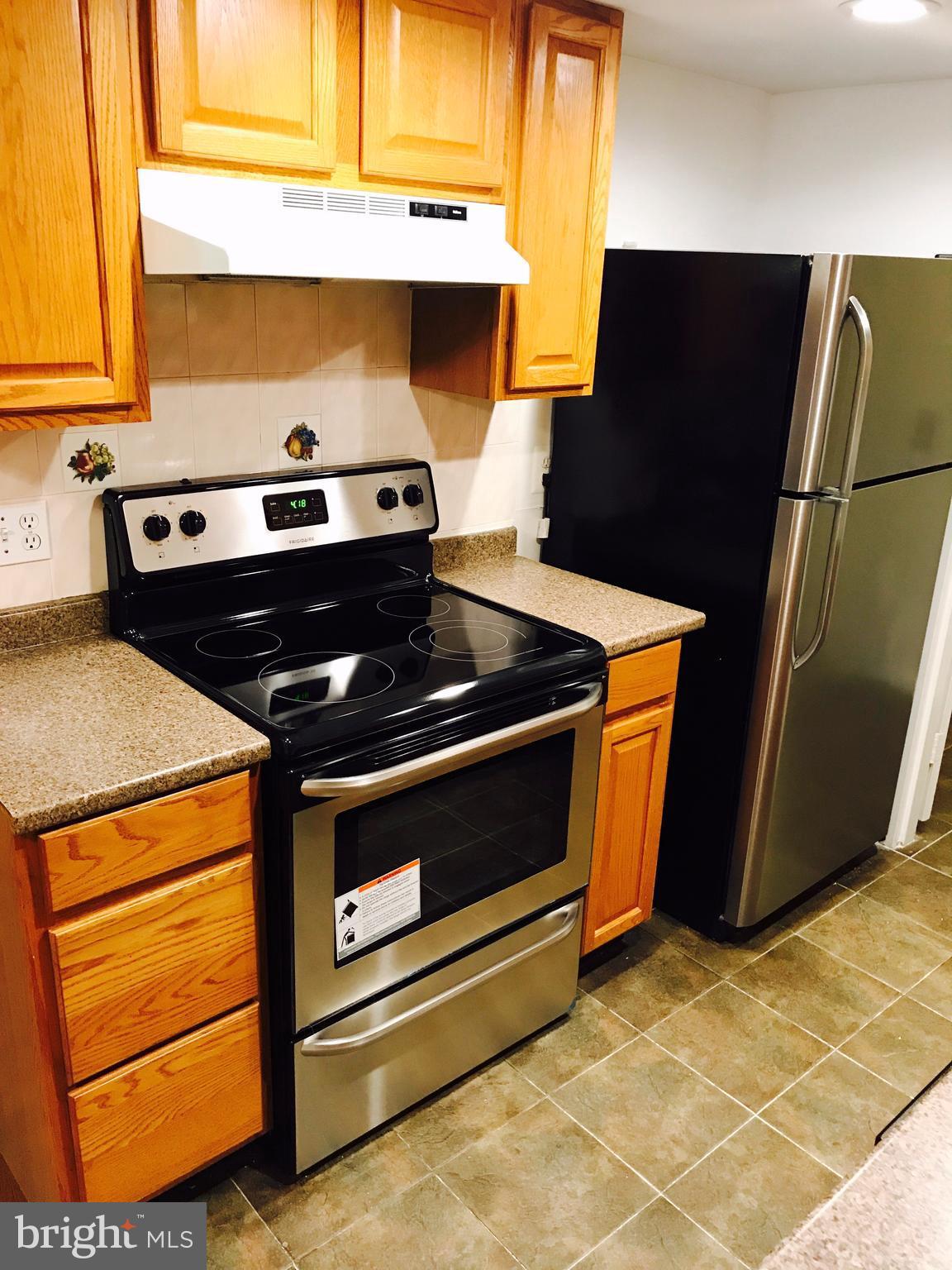 11654 Stoneview Square, Unit 22C Reston, VA 20191 - Photo 6 of 30 Kitchen.