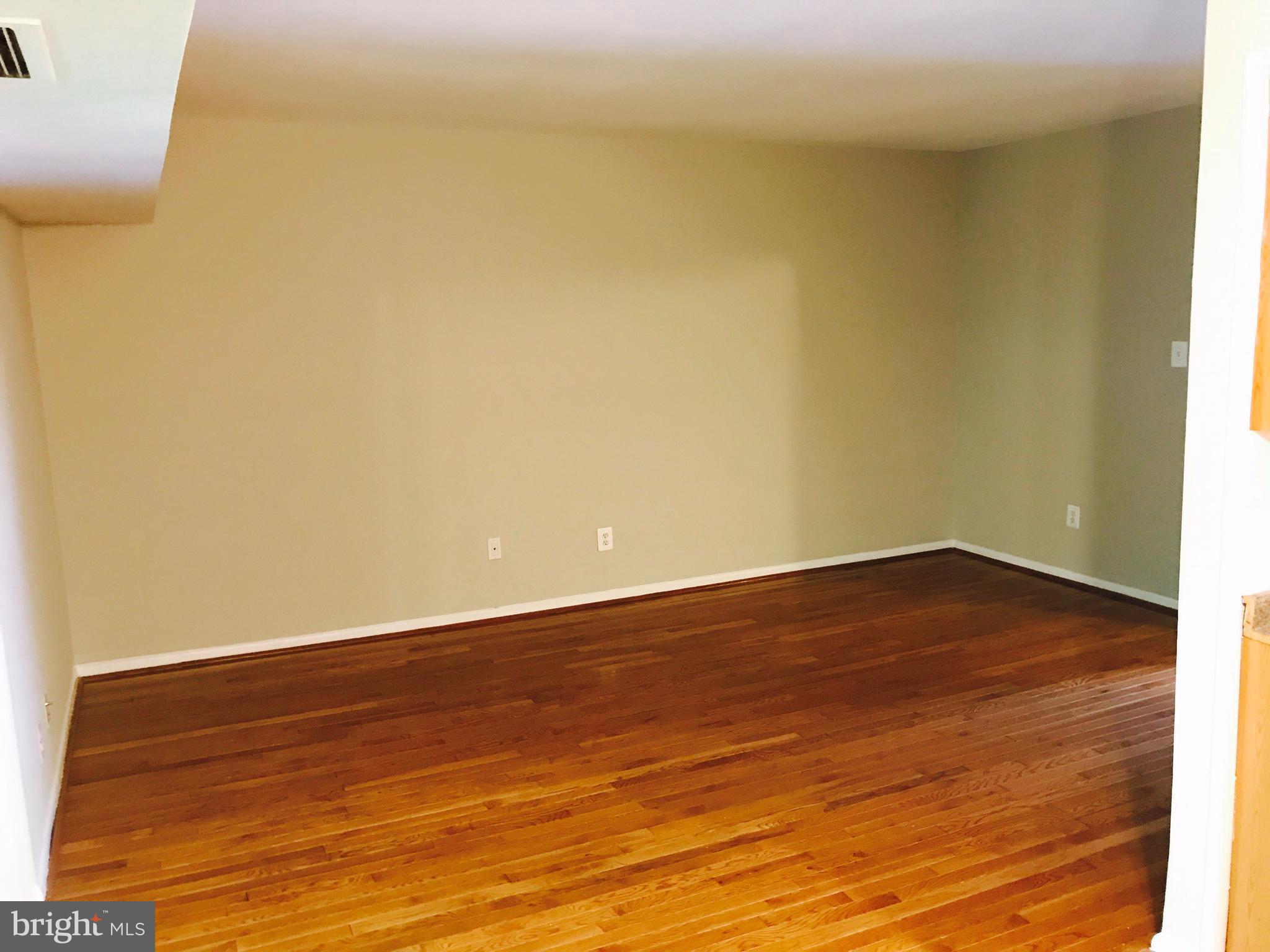 11654 Stoneview Square, Unit 22C Reston, VA 20191 - Photo 10 of 30 Living Room.