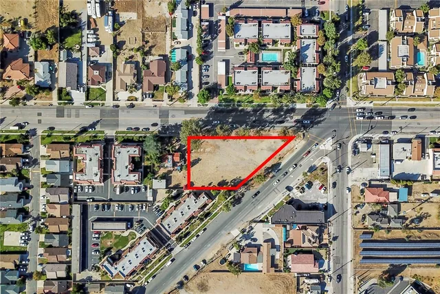 a city street filled with lots of traffic