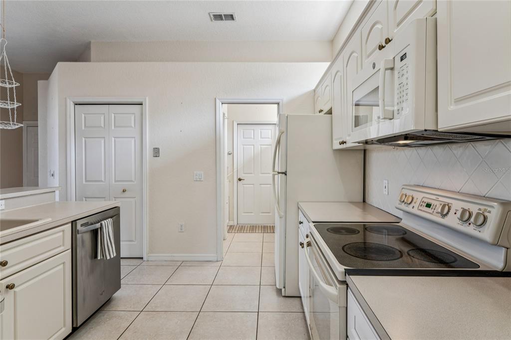 10155 Duffy Circle Weeki Wachee, FL 34613 - Photo 32 of 100