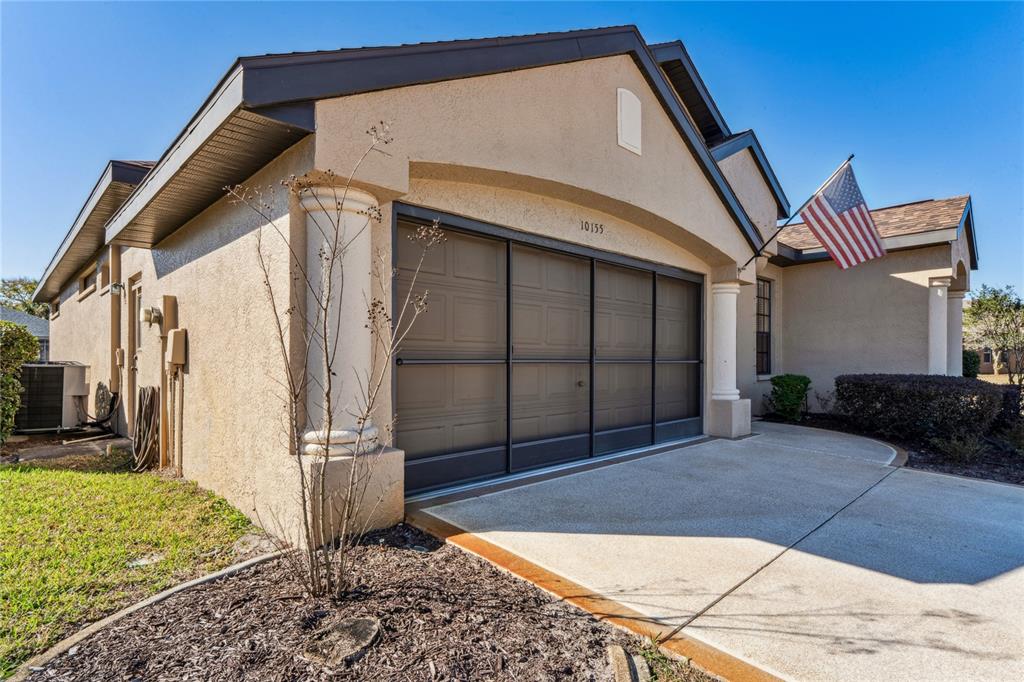 10155 Duffy Circle Weeki Wachee, FL 34613 - Photo 4 of 100