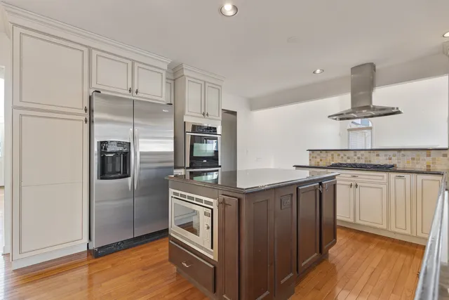 $699,900 | 5260 Sawhorse Drive, Hoffman Estates, IL 60192