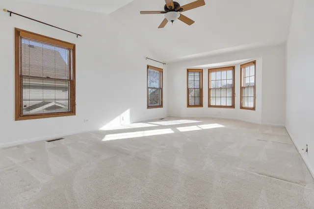 $699,900 | 5260 Sawhorse Drive, Hoffman Estates, IL 60192