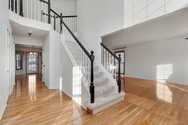 $699,900 | 5260 Sawhorse Drive, Hoffman Estates, IL 60192