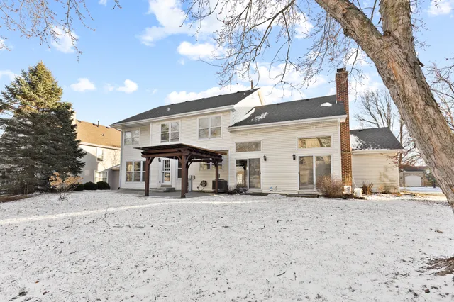 $699,900 | 5260 Sawhorse Drive, Hoffman Estates, IL 60192