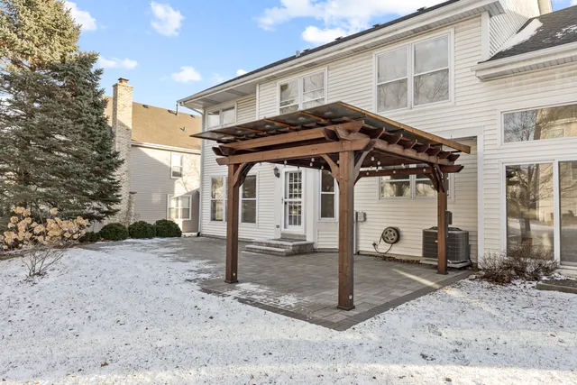 $699,900 | 5260 Sawhorse Drive, Hoffman Estates, IL 60192