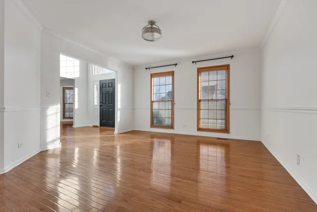 $699,900 | 5260 Sawhorse Drive, Hoffman Estates, IL 60192