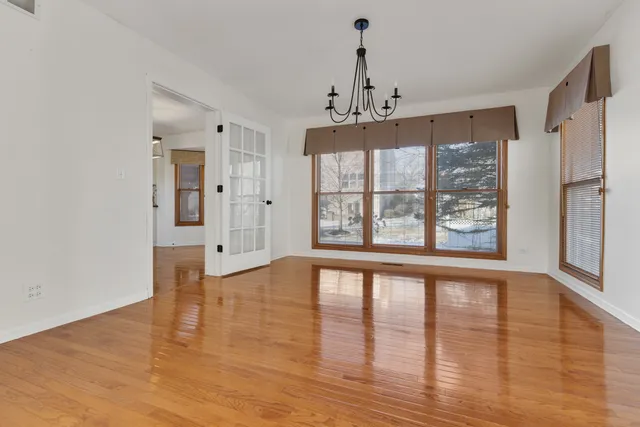 $699,900 | 5260 Sawhorse Drive, Hoffman Estates, IL 60192