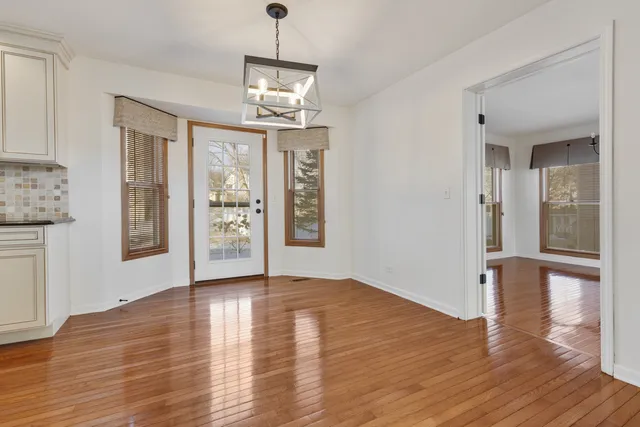 $699,900 | 5260 Sawhorse Drive, Hoffman Estates, IL 60192