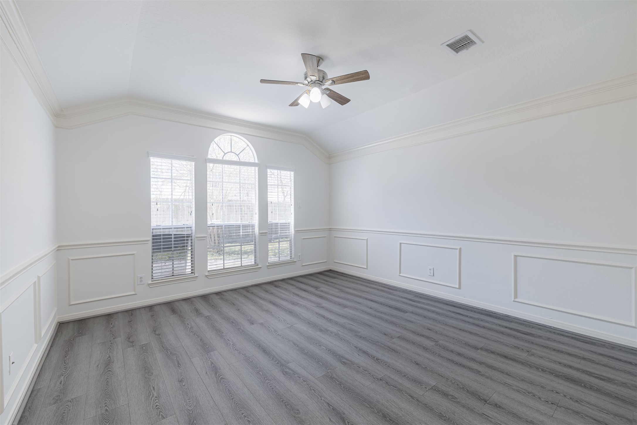 15022 Sapling Oak Court Houston, TX 77082 - Photo 19 of 32 an empty room with wooden floor fan and windows