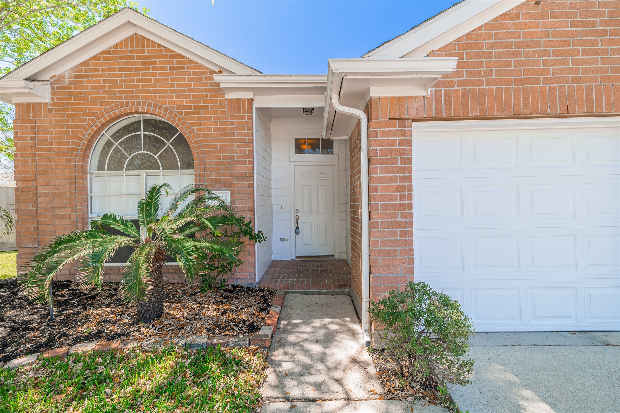 15022 Sapling Oak Court Houston, TX 77082 - Photo 2 of 32 a front view of a house with garden