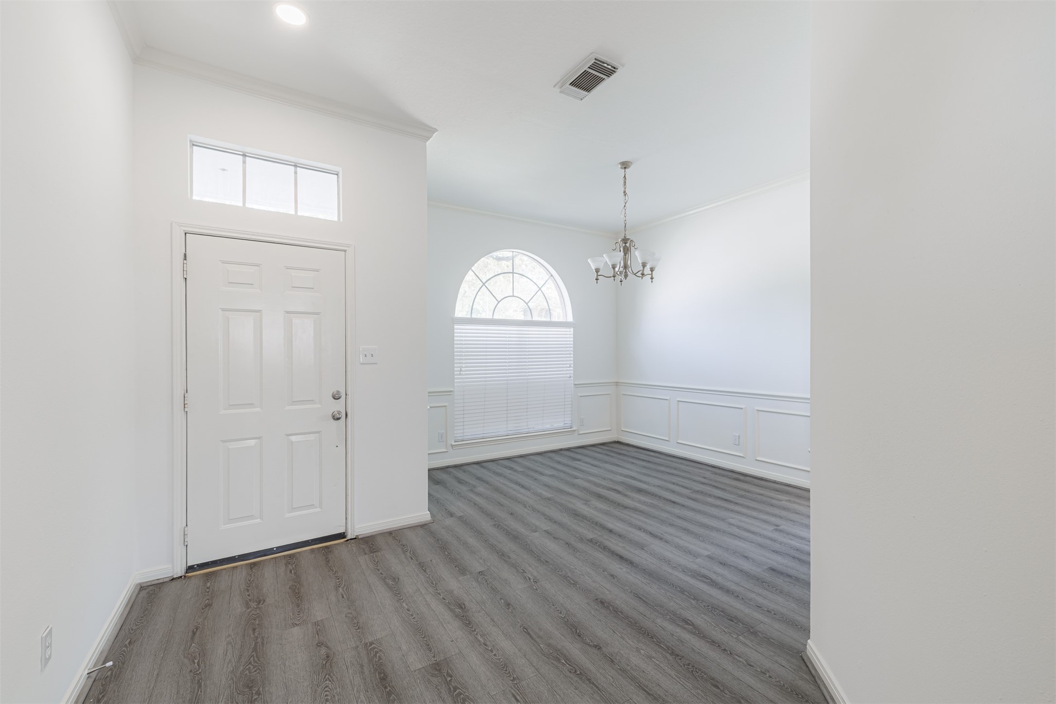 15022 Sapling Oak Court Houston, TX 77082 - Photo 3 of 32 an empty room with wooden floor cabinet and windows