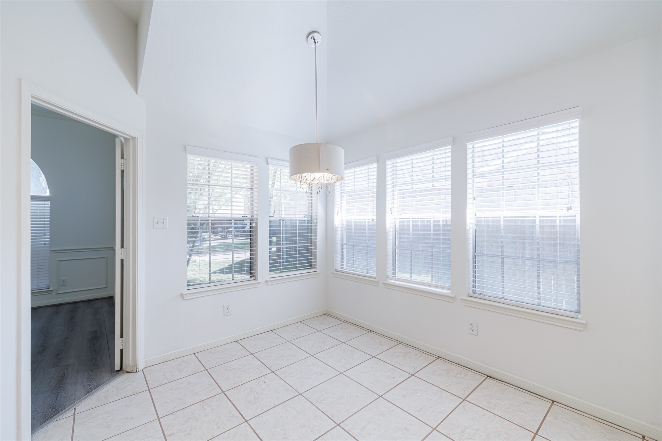 15022 Sapling Oak Court Houston, TX 77082 - Photo 9 of 32 a view of an empty room with a window