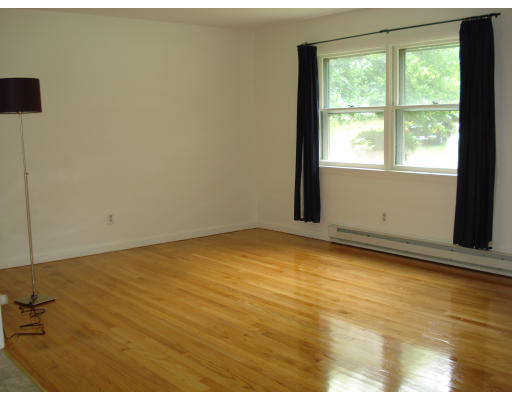 61 Greenwich Road Amherst, MA 01002 - Photo 3 of 4 Gallery Image 3