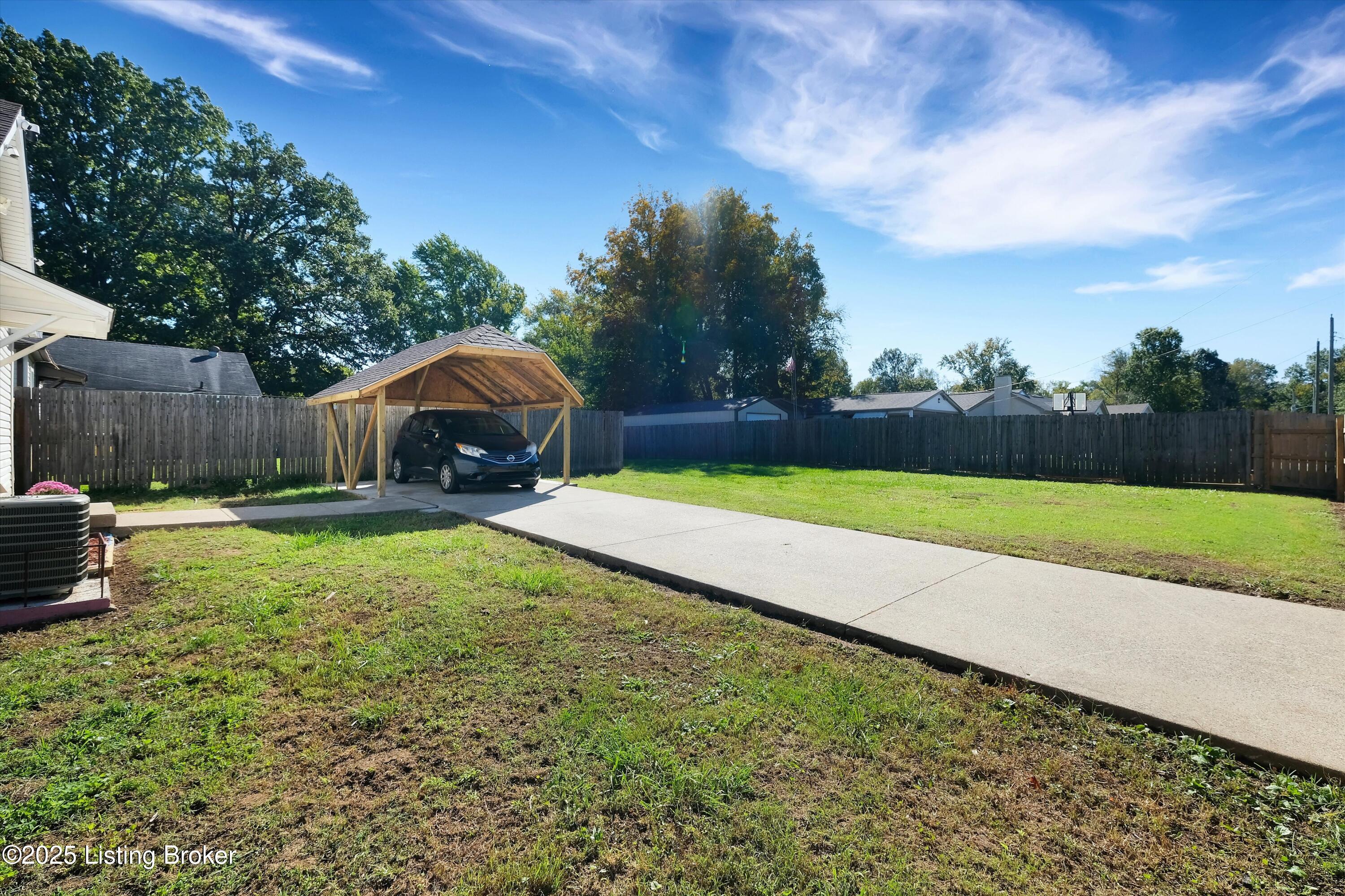 6647 Sylvania Road Louisville, KY 40258 - Photo 17 of 23 Driveway