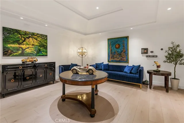 $175,000 | 817 Whittier Drive, Beverly Hills, CA 90210