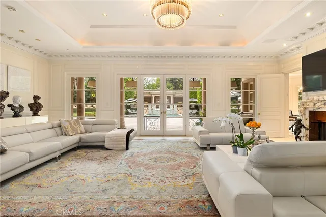 a dining table & chairs in a room