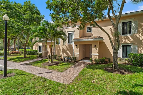 $330,000 | 2807 Veronia Drive, Unit 107, Palm Beach Gardens, FL 33410