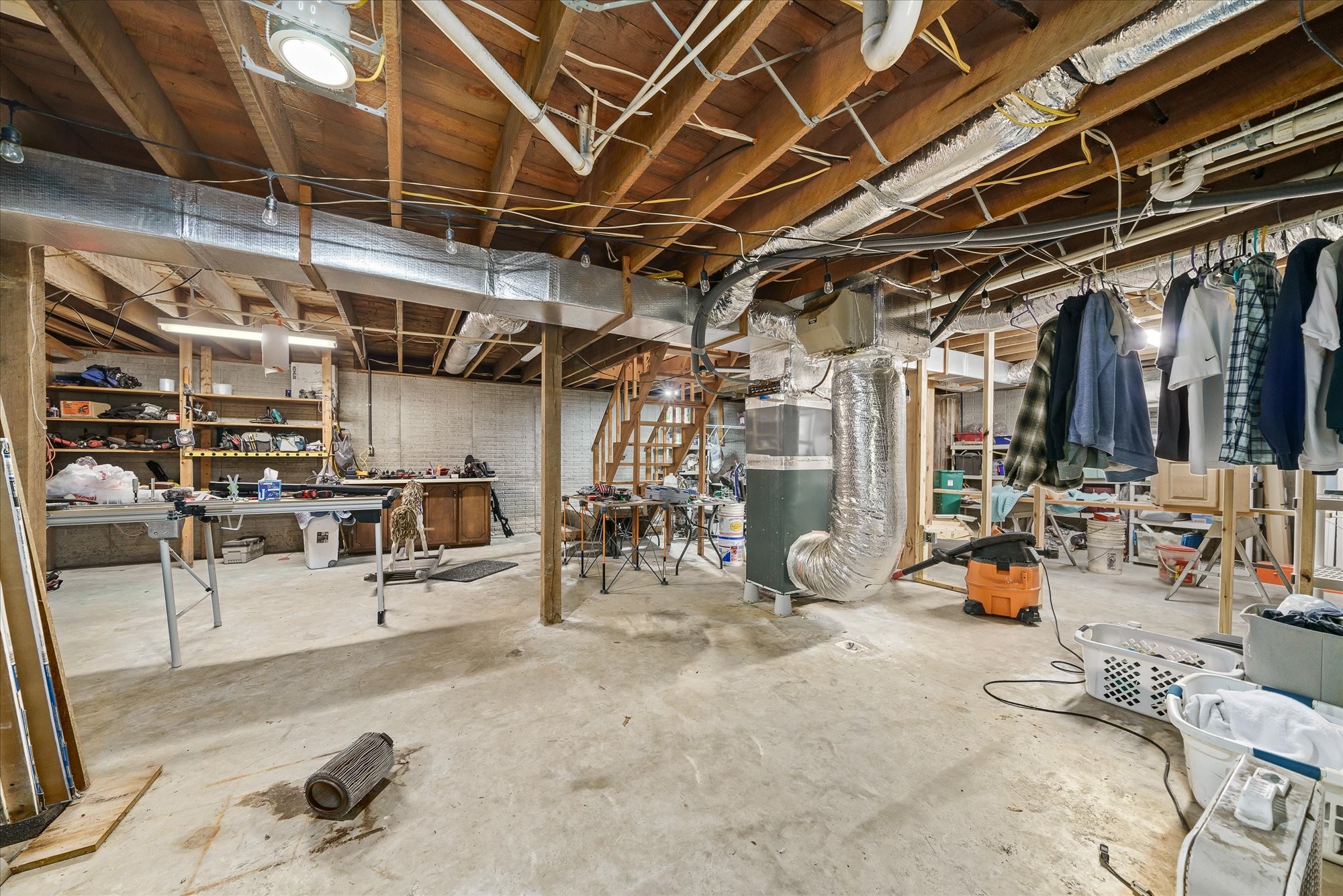 385 Paul Reecer Road Moss, TN 38575 - Photo 48 of 75 a view of parking garage with cars