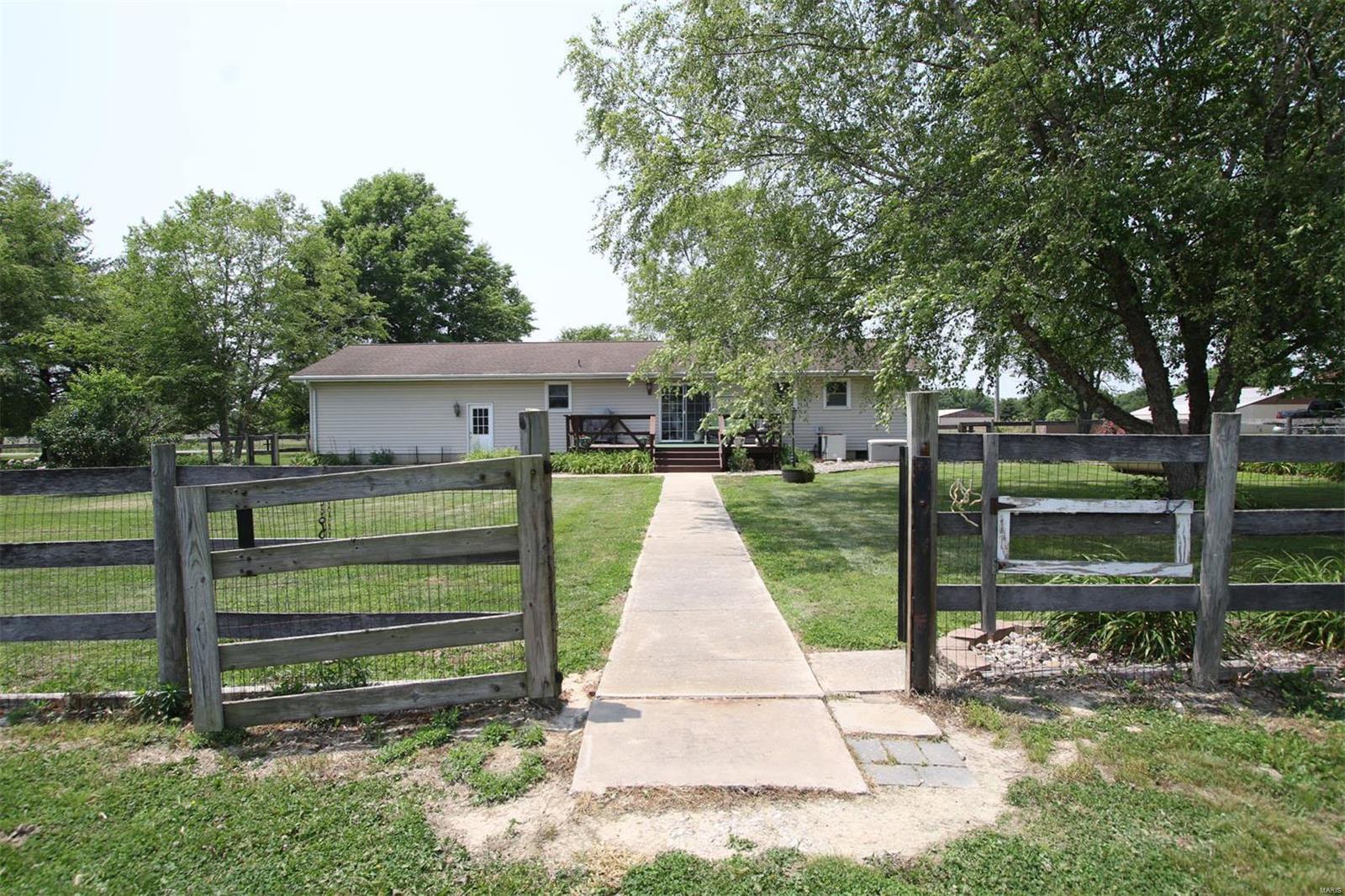 8148 Wolf Road Alton, IL 62002 - Photo 13 of 77