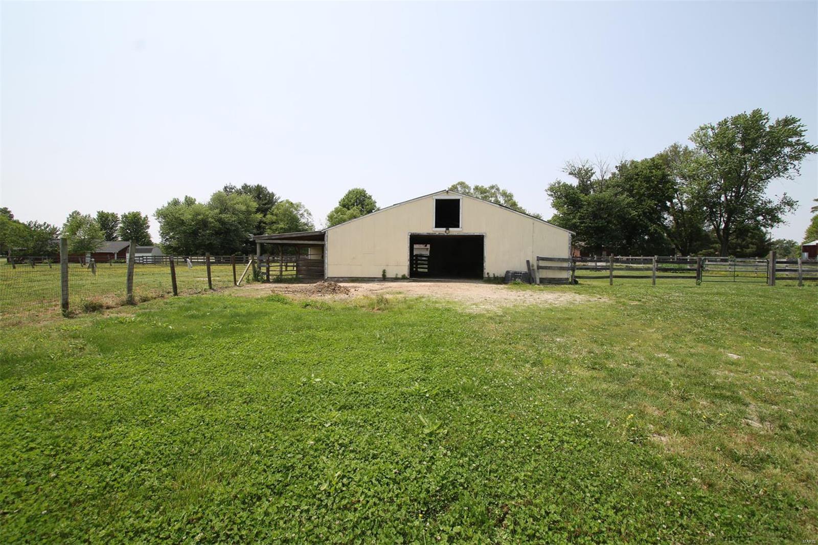 8148 Wolf Road Alton, IL 62002 - Photo 23 of 77