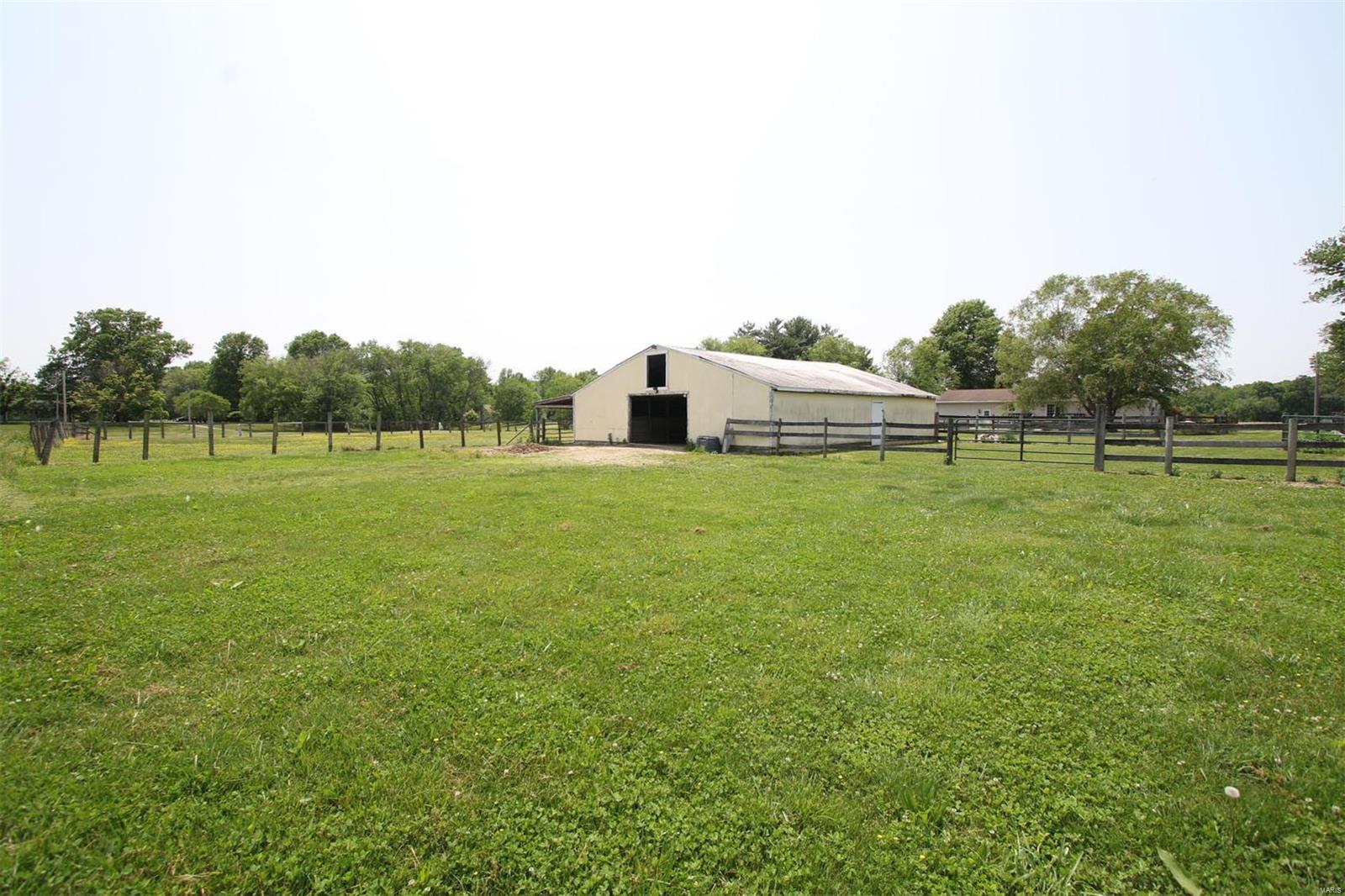 8148 Wolf Road Alton, IL 62002 - Photo 24 of 77