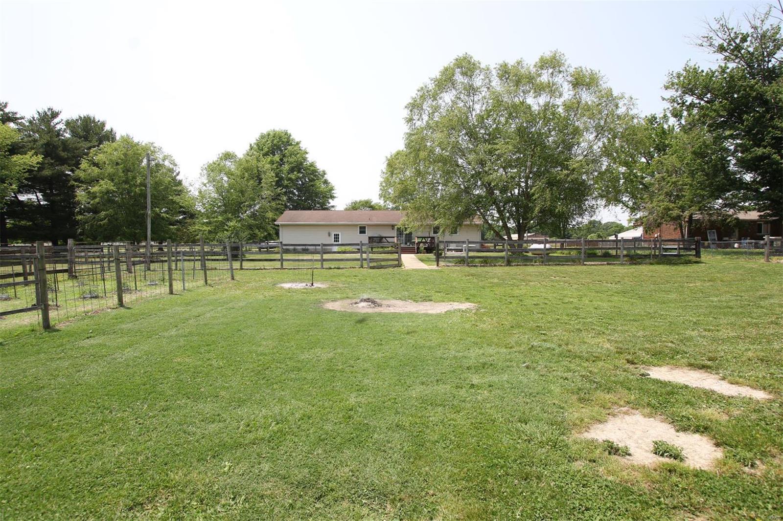 8148 Wolf Road Alton, IL 62002 - Photo 26 of 77