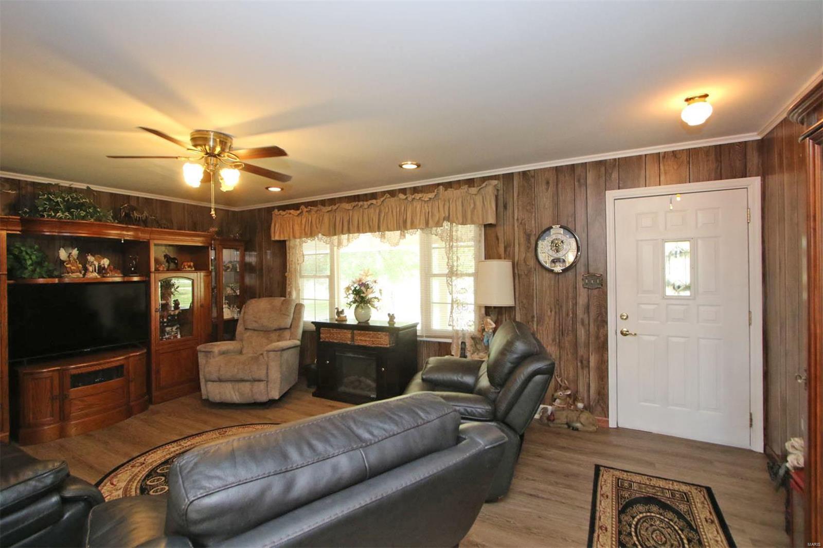 8148 Wolf Road Alton, IL 62002 - Photo 35 of 77