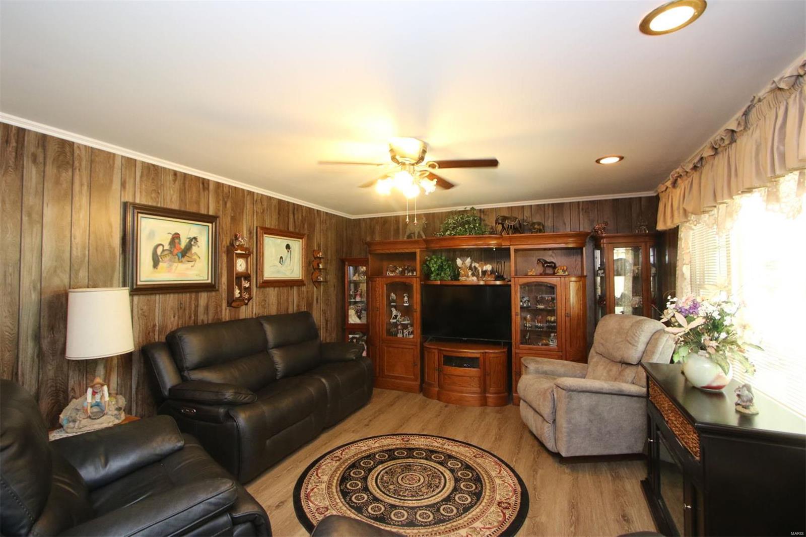 8148 Wolf Road Alton, IL 62002 - Photo 36 of 77