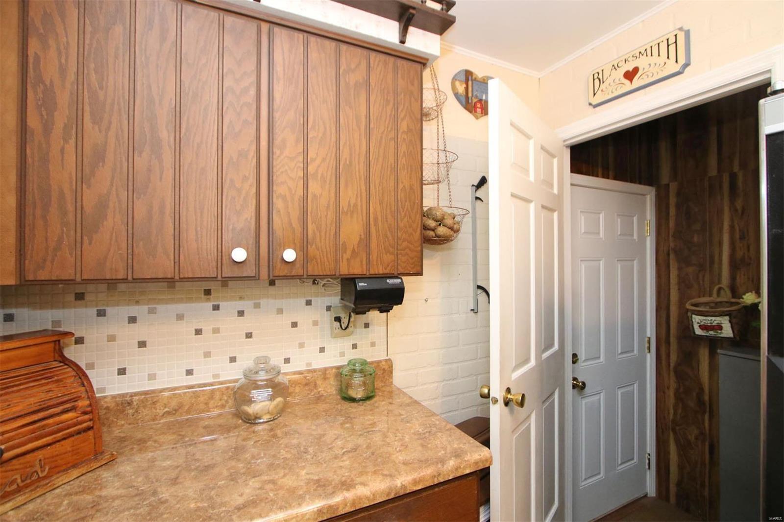 8148 Wolf Road Alton, IL 62002 - Photo 45 of 77