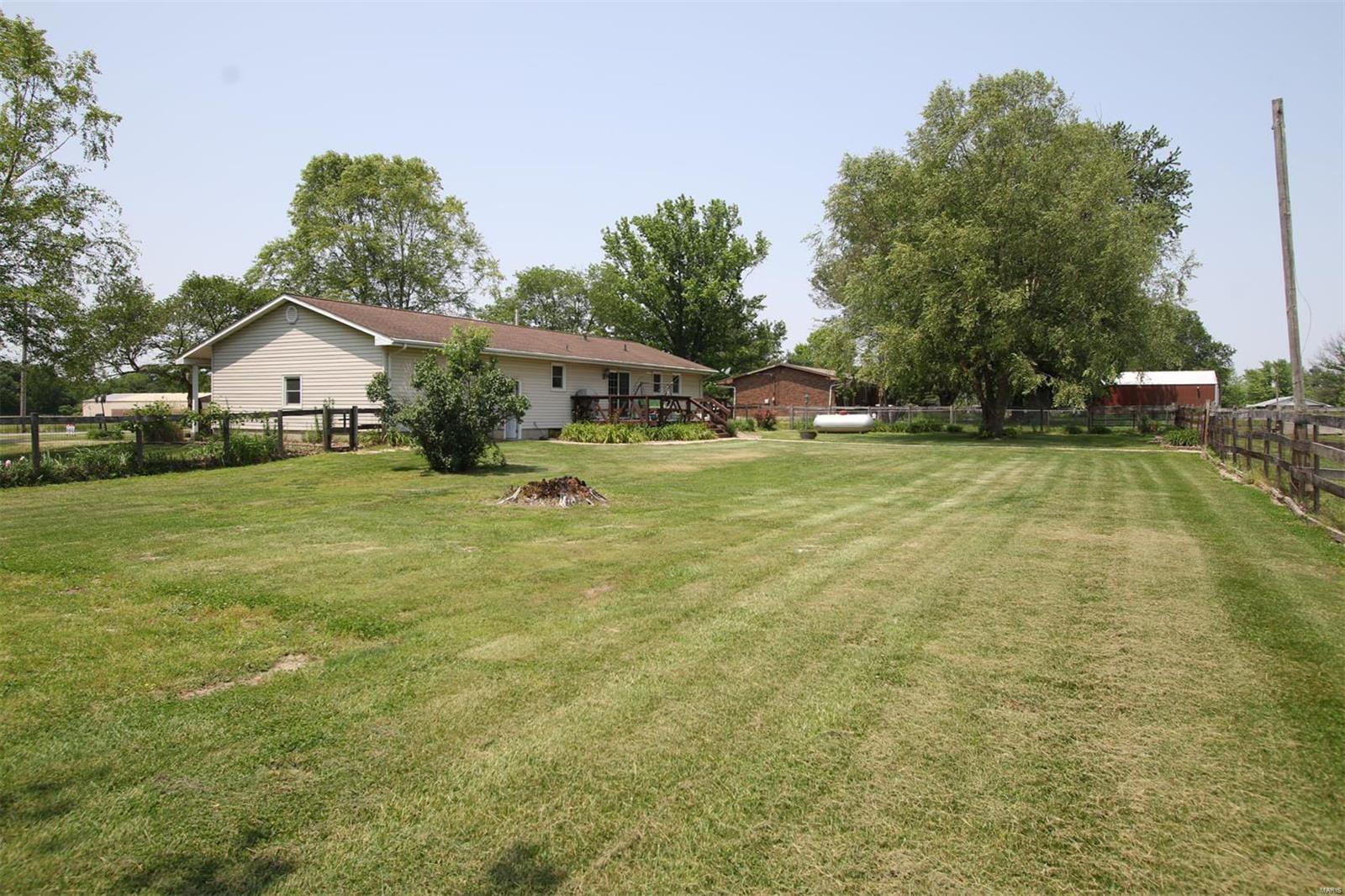 8148 Wolf Road Alton, IL 62002 - Photo 5 of 77