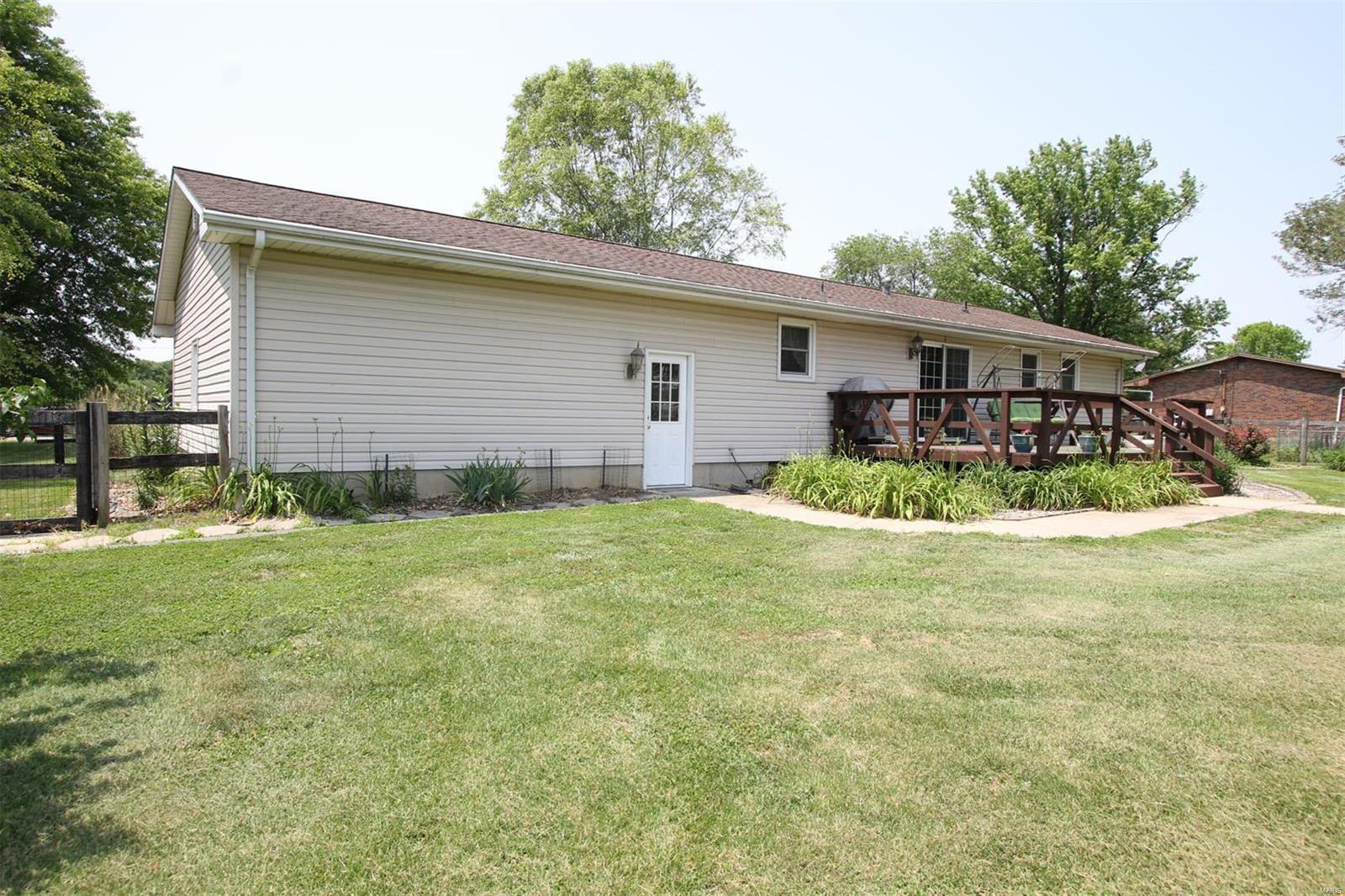 8148 Wolf Road Alton, IL 62002 - Photo 6 of 77